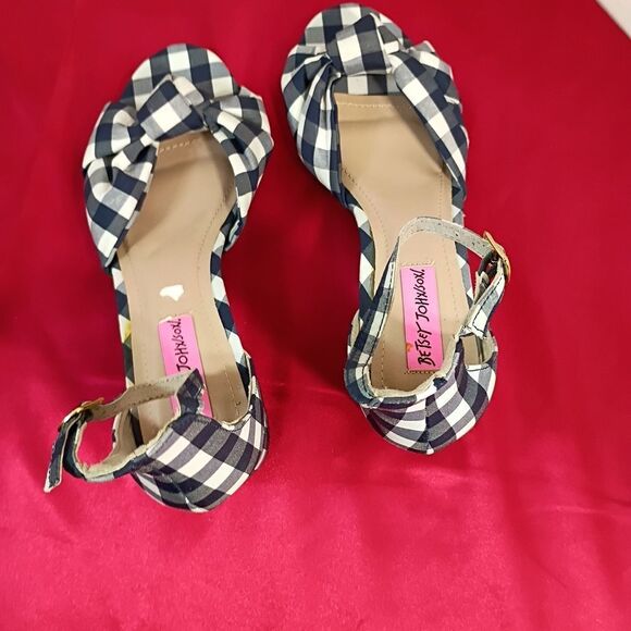 Stylish Black and White Checkered Women's Sandals - Picture 6 of 10